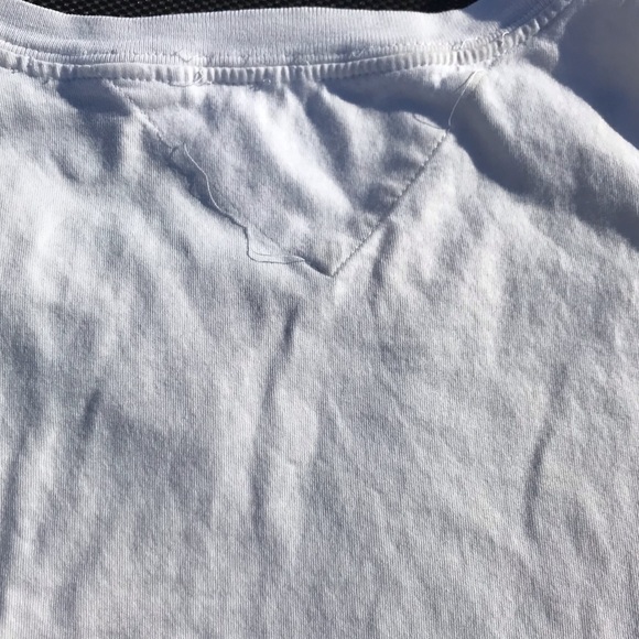 Tommy Hilfiger TH Regatta Graphic V-neck Tee - Picture 3 of 4